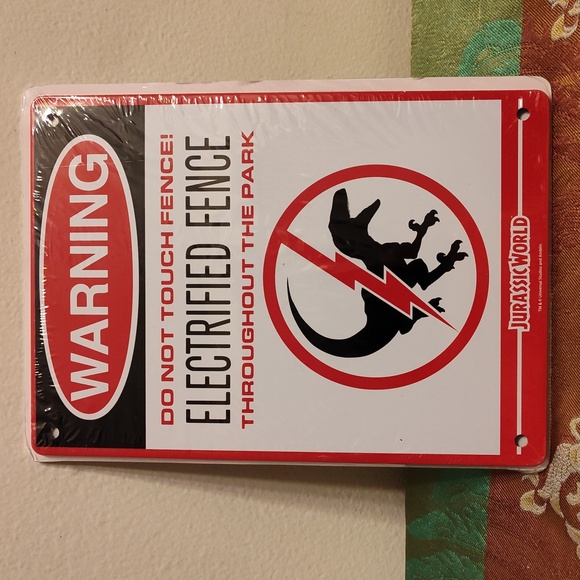 Loot Crate Other - NWT Jurassic World Warning Metal Sign Decor